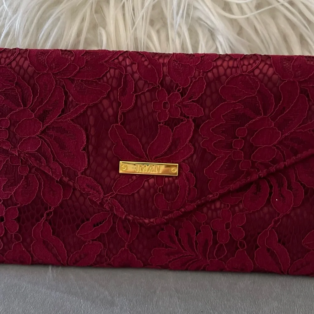 Giftable 🌟❤️ NWOT IMAN Burgundy Lace Clutch